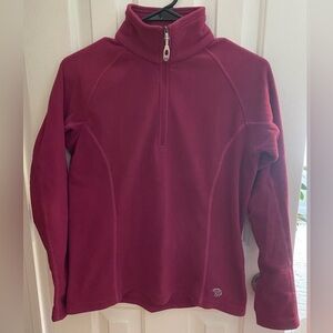 🏔️ Mountain Hardwear 1/4 zip fleece.